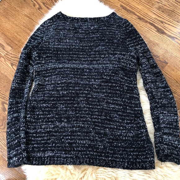 Croft and Barrow black and white sweater. - Picture 3 of 5